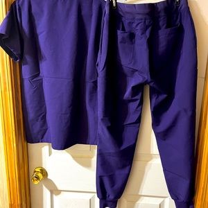 Mandala Eggplant Joggers ScrubSet Women’s small